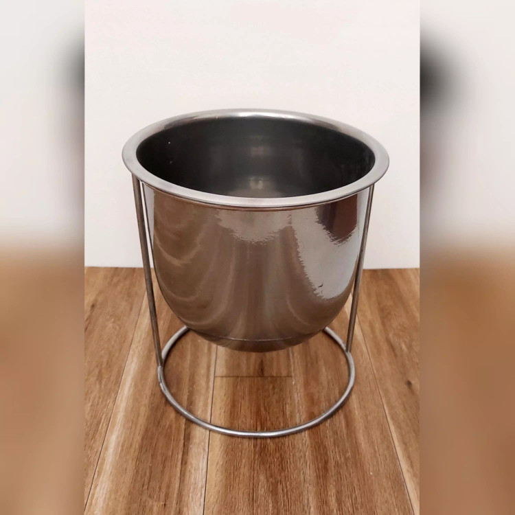 گلدان فلزی پایه دار (قطر 17 سانتی متر) با کیفیت و بسیار محکم